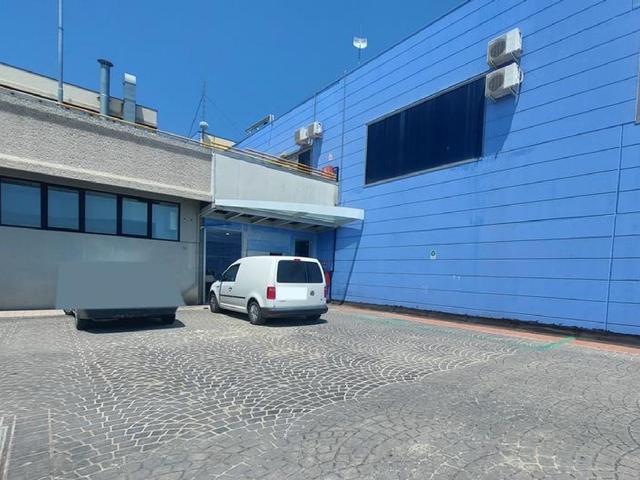 Complessi commerciali in vendita