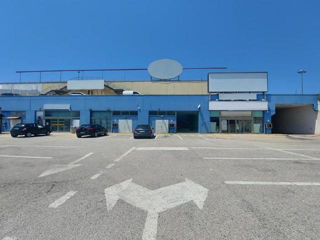 Complessi commerciali in vendita