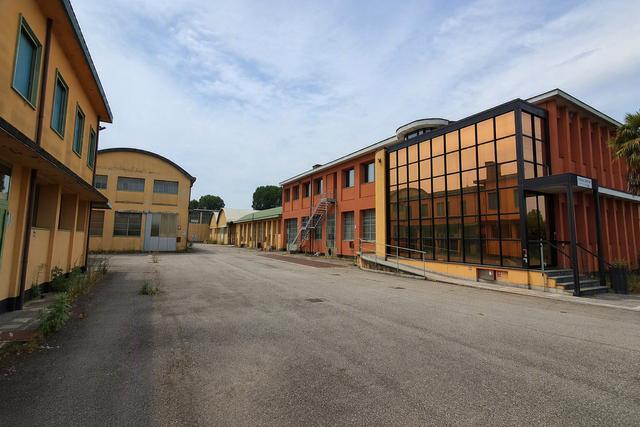 #2639944 Complesso produttivo con uffici e ampia area esterna in vendita - foto 1