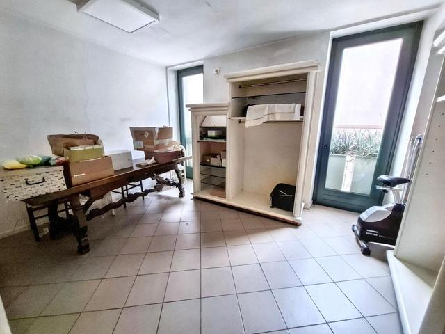 Negozi in vendita