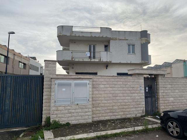 #2537846 Capannone con uffici in vendita - foto 1