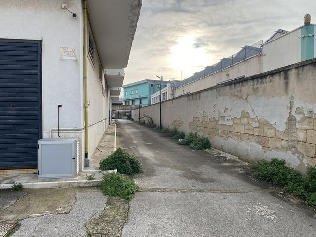 #2537846 Capannone con uffici in vendita - foto 3