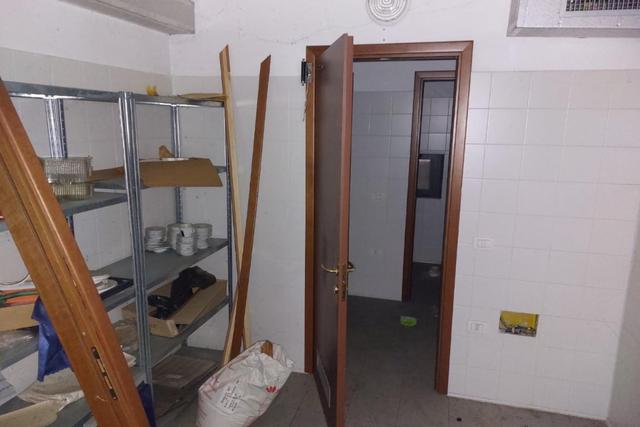 #25740 Locale commerciale con magazzino, cantina e garage in vendita - foto 8