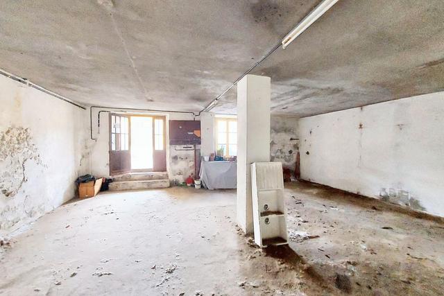 Magazzini in vendita