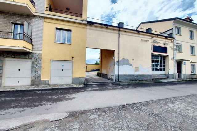 Magazzini in vendita
