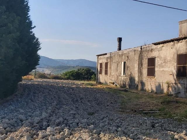 Rustici e casali in vendita
