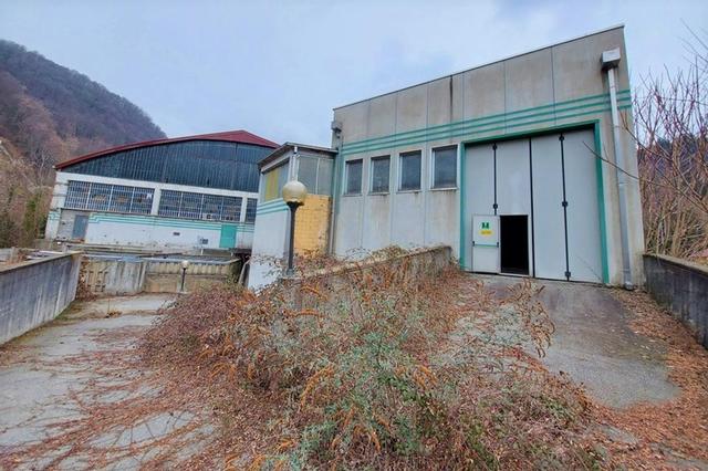 #14679 Capannone con aree urbane e parcheggio in vendita - foto 2