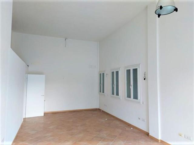 #14715 Negozio con autorimessa in vendita - foto 2