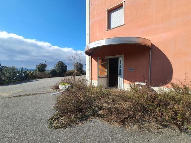 #25699 Capannone di due piani con corte in vendita - foto 23