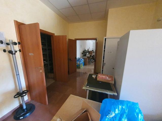 #25699 Capannone di due piani con corte in vendita - foto 14