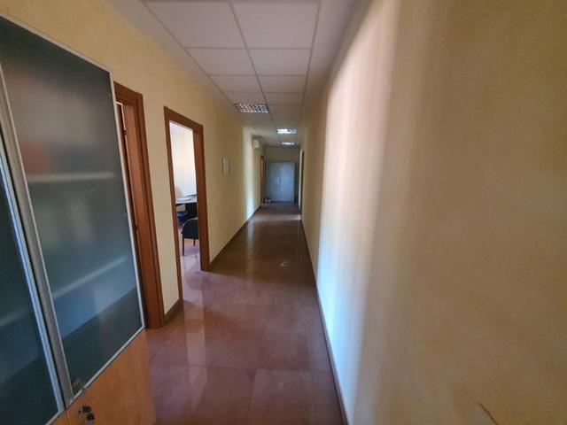#25699 Capannone di due piani con corte in vendita - foto 9