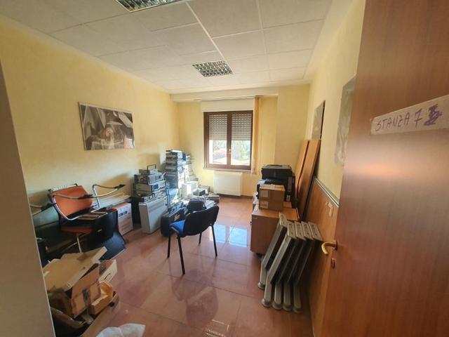 #25699 Capannone di due piani con corte in vendita - foto 7