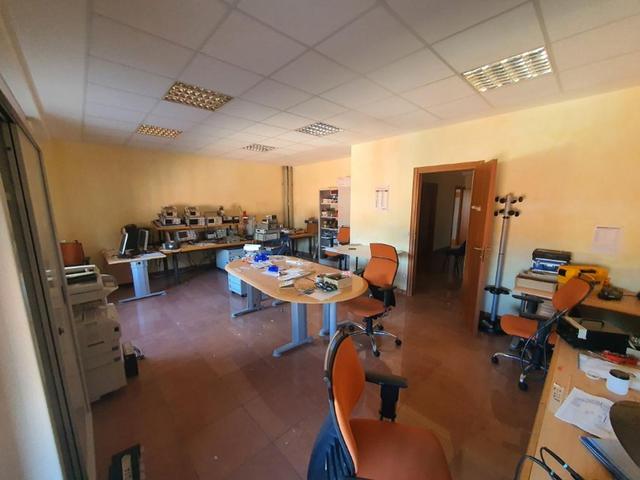 #25699 Capannone di due piani con corte in vendita - foto 6