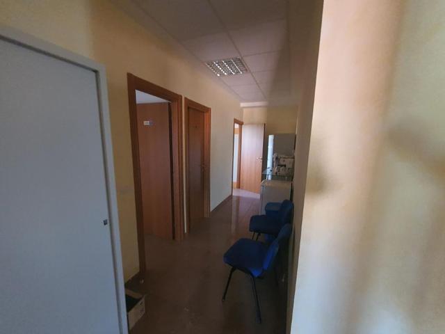 #25699 Capannone di due piani con corte in vendita - foto 5