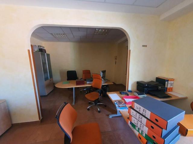 #25699 Capannone di due piani con corte in vendita - foto 13