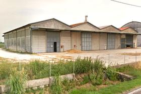 Magazzini in vendita