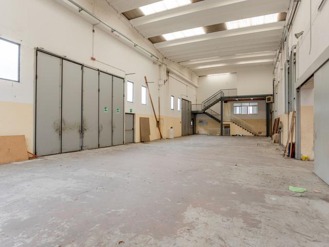 #2537508 Capannone Industriale con Ufﬁci in vendita - foto 4