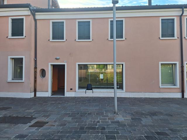 #2537177 Negozio in complesso residenziale in vendita - foto 1