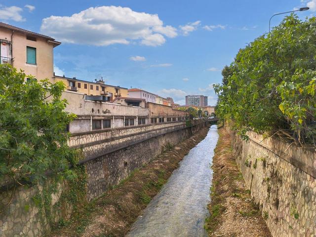 Negozi in vendita