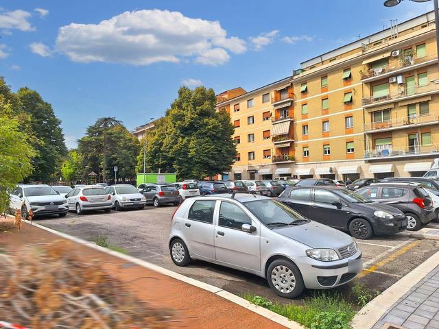 Negozi in vendita