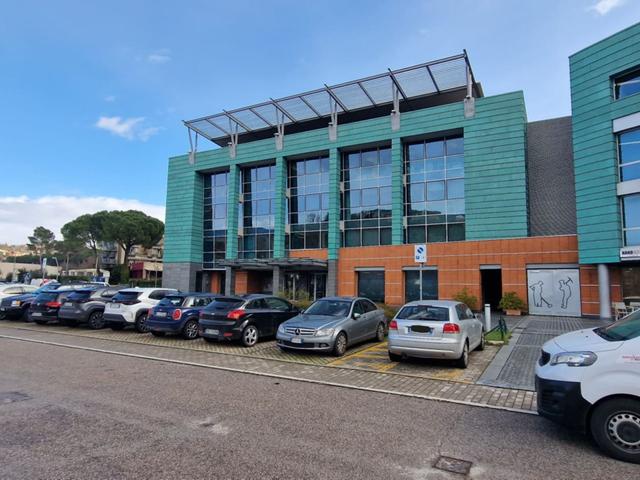 Complessi commerciali in vendita