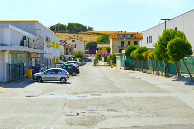 #2538020 Area urbana a strada con servitù di passaggio in vendita - foto 1