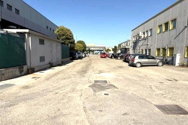 #2538020 Area urbana a strada con servitù di passaggio in vendita - foto 2