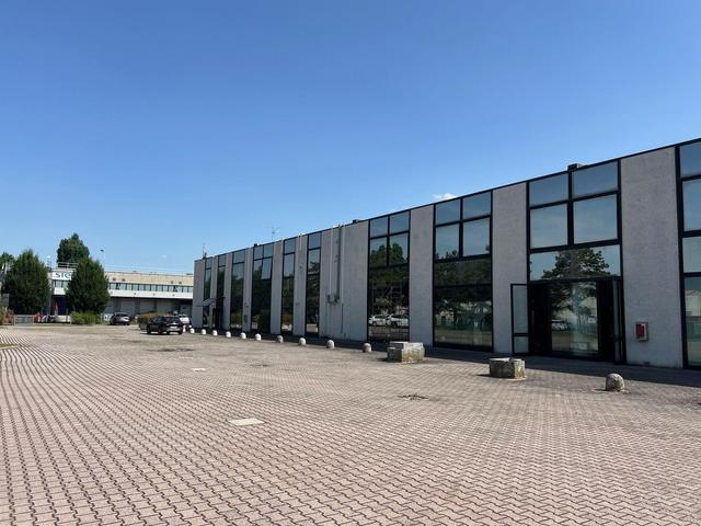 Complessi commerciali in vendita