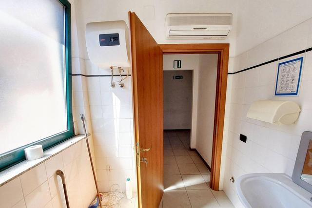 #24349 Ufficio piano sesto in zona semicentrale in vendita - foto 2
