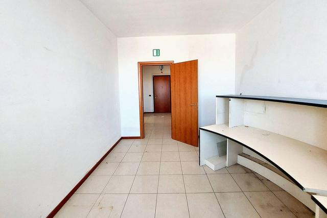 #24349 Ufficio piano sesto in zona semicentrale in vendita - foto 4