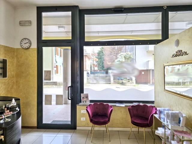 Negozi in vendita
