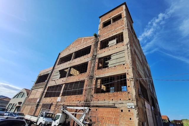 #24600 Edificio industriale con terreno di pertinenza in vendita - foto 6