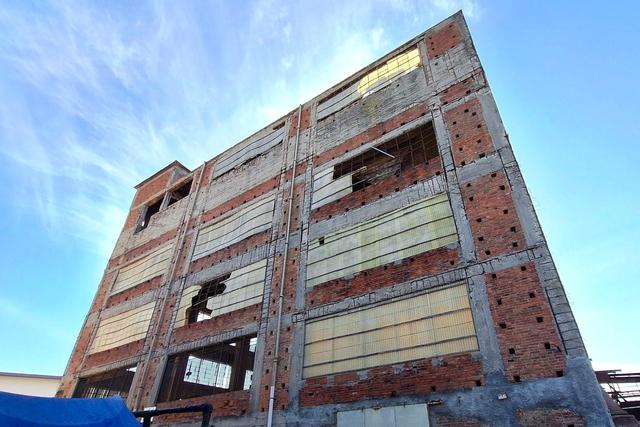 #24600 Edificio industriale con terreno di pertinenza in vendita - foto 12