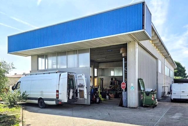 Magazzini in vendita