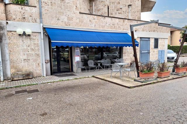 #22548 Locale commerciale con due garage in vendita - foto 1