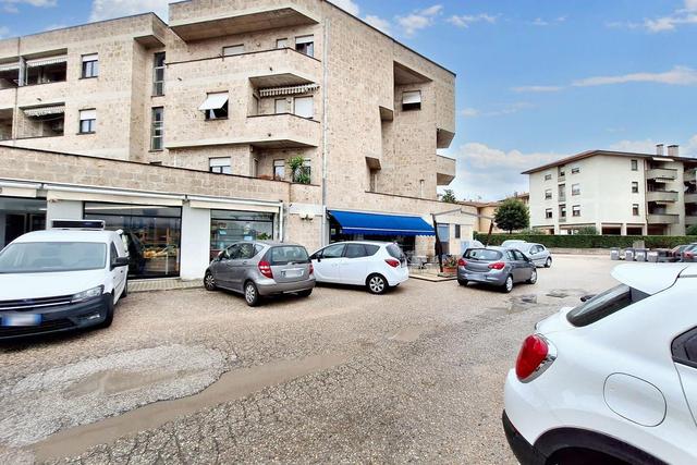 #22548 Locale commerciale con due garage in vendita - foto 6