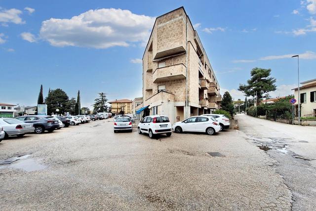 #22548 Locale commerciale con due garage in vendita - foto 8