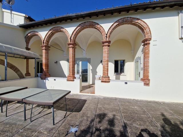 Palazzi in vendita