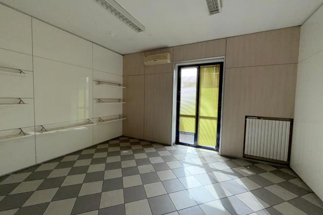 #24685 Complesso artigianale con uffici e piazzale in vendita - foto 16