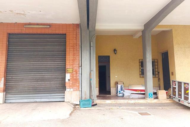 #21529 Complesso artigianale con cortile e pertinenze in vendita - foto 8