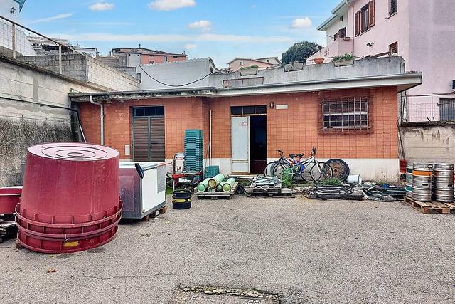 #21529 Complesso artigianale con cortile e pertinenze in vendita - foto 4