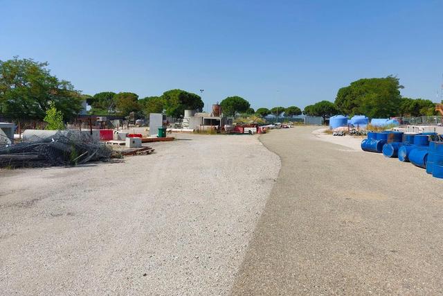#22064 Terreno edificabile con magazzino in vendita - foto 1