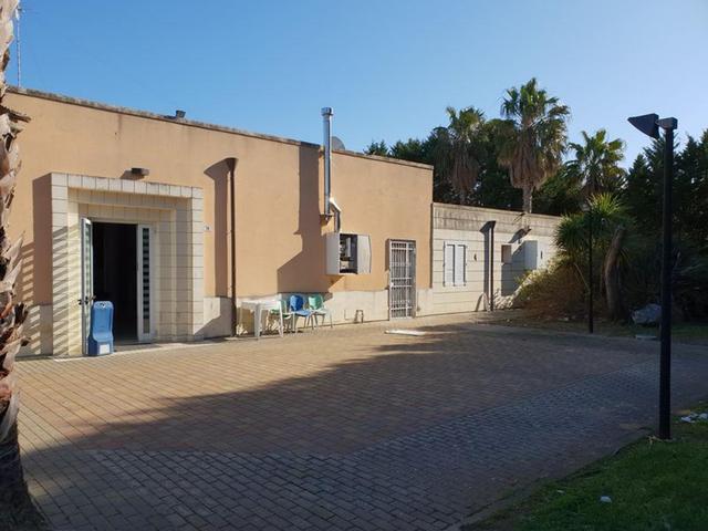 Negozi in vendita