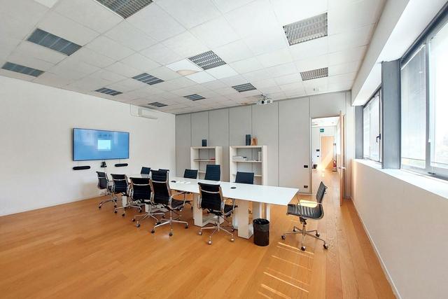 Magazzini in vendita