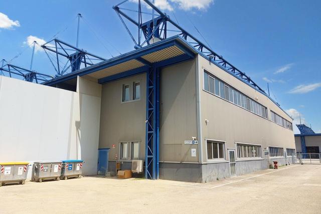 Magazzini in vendita