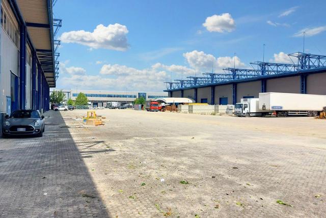 Magazzini in vendita