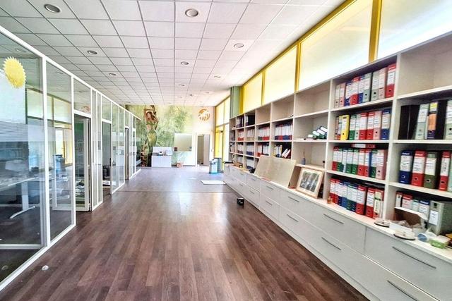 Magazzini in vendita