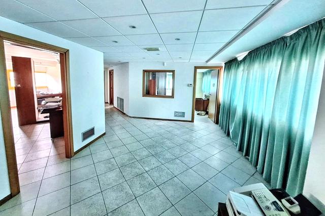 Magazzini in vendita