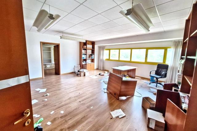 Magazzini in vendita