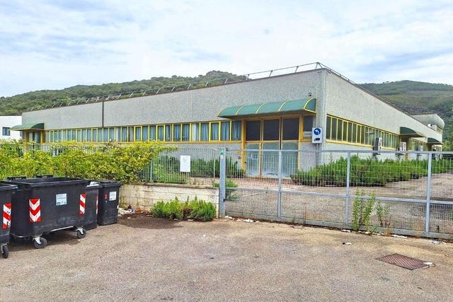Magazzini in vendita
